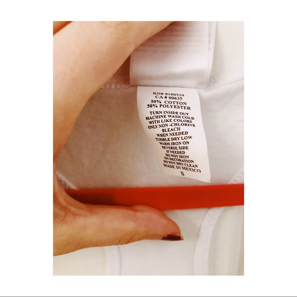 ♥️ (Sanrio) Hello Kitty Racerback Tanktop - Picture 4 of 4